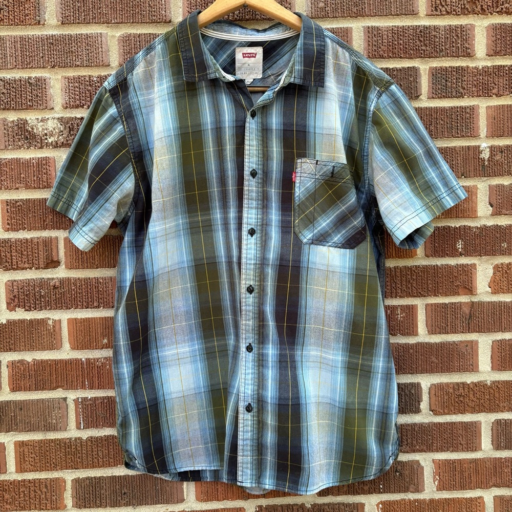 Levi’s Button Down Collared Short Sleeve front pocket plaid blue Shirt Sz XL